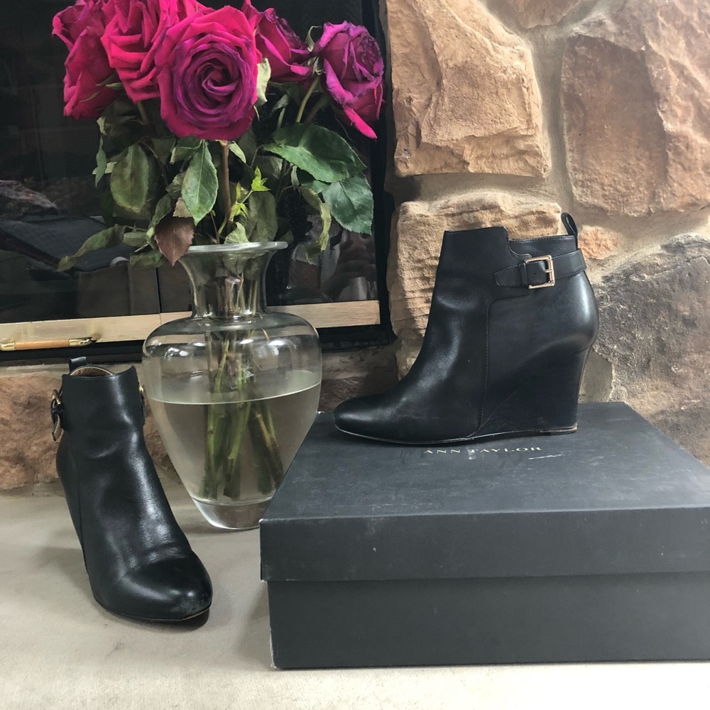 Carter Buckle Wedge booties 🌷
